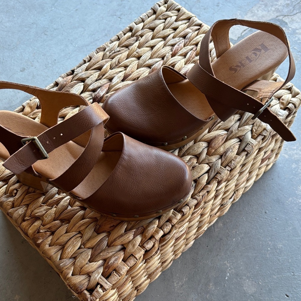 Kork-Ease Tan Leather Clog Sandals